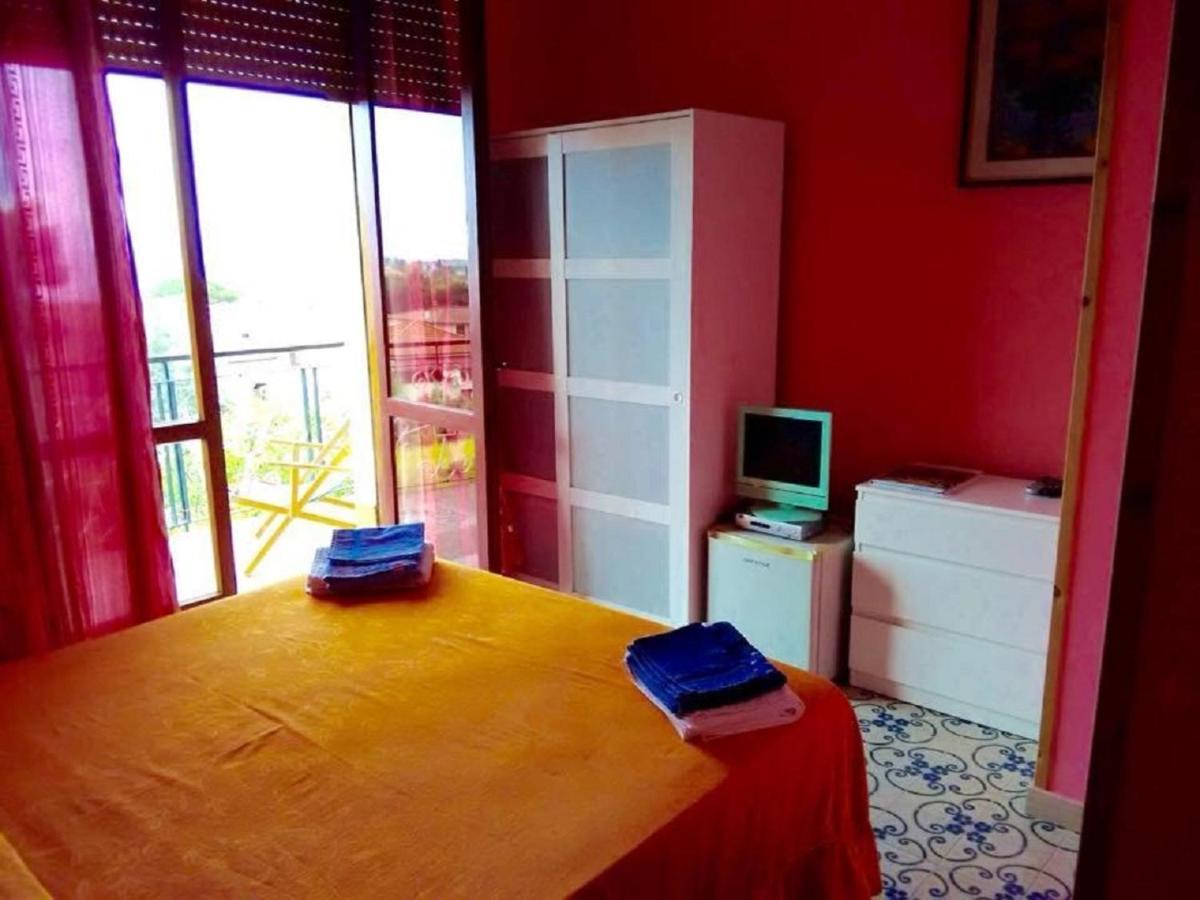 Camera Matrimoniale con Balcone e Vista Mare