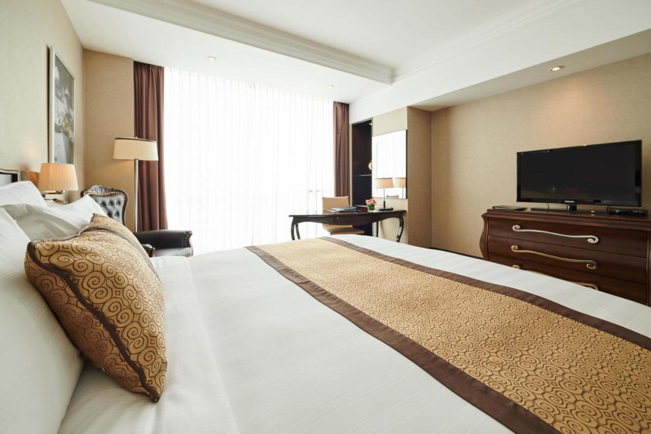 Club Deluxe Double or Twin Room