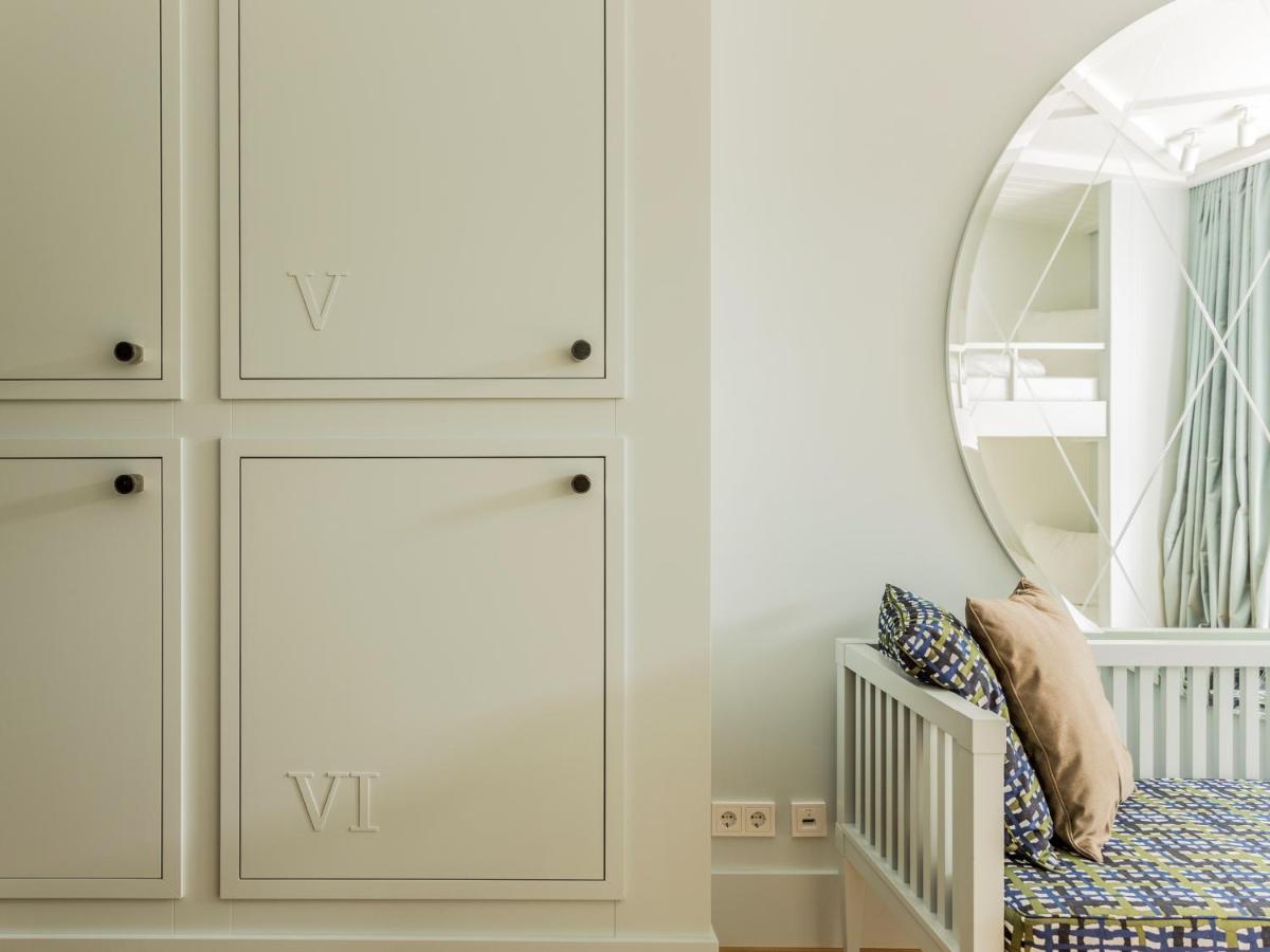 Private 6-Bed Room