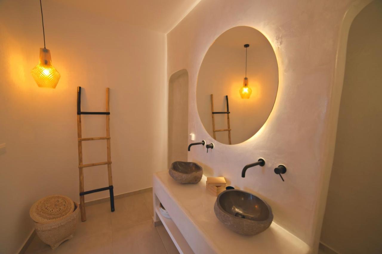Large Suite Hot Tub Cave,1033974014:JPEG