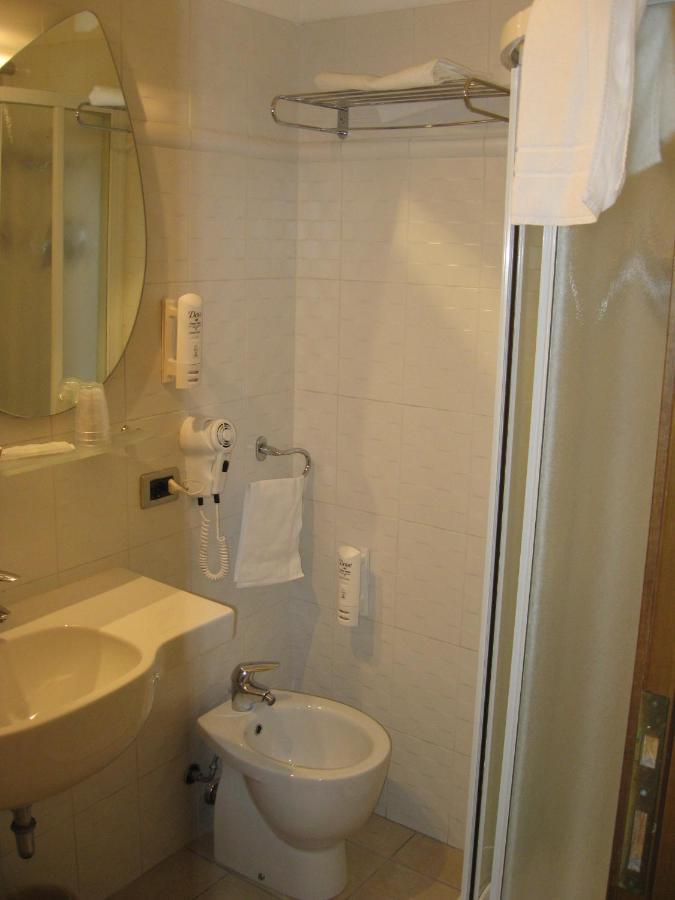 Single Room,1209320872:JPEG