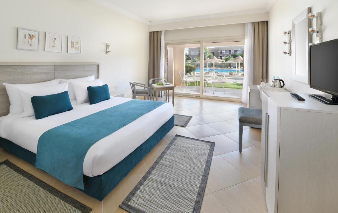 Superior King or Twin Bed Pool View
