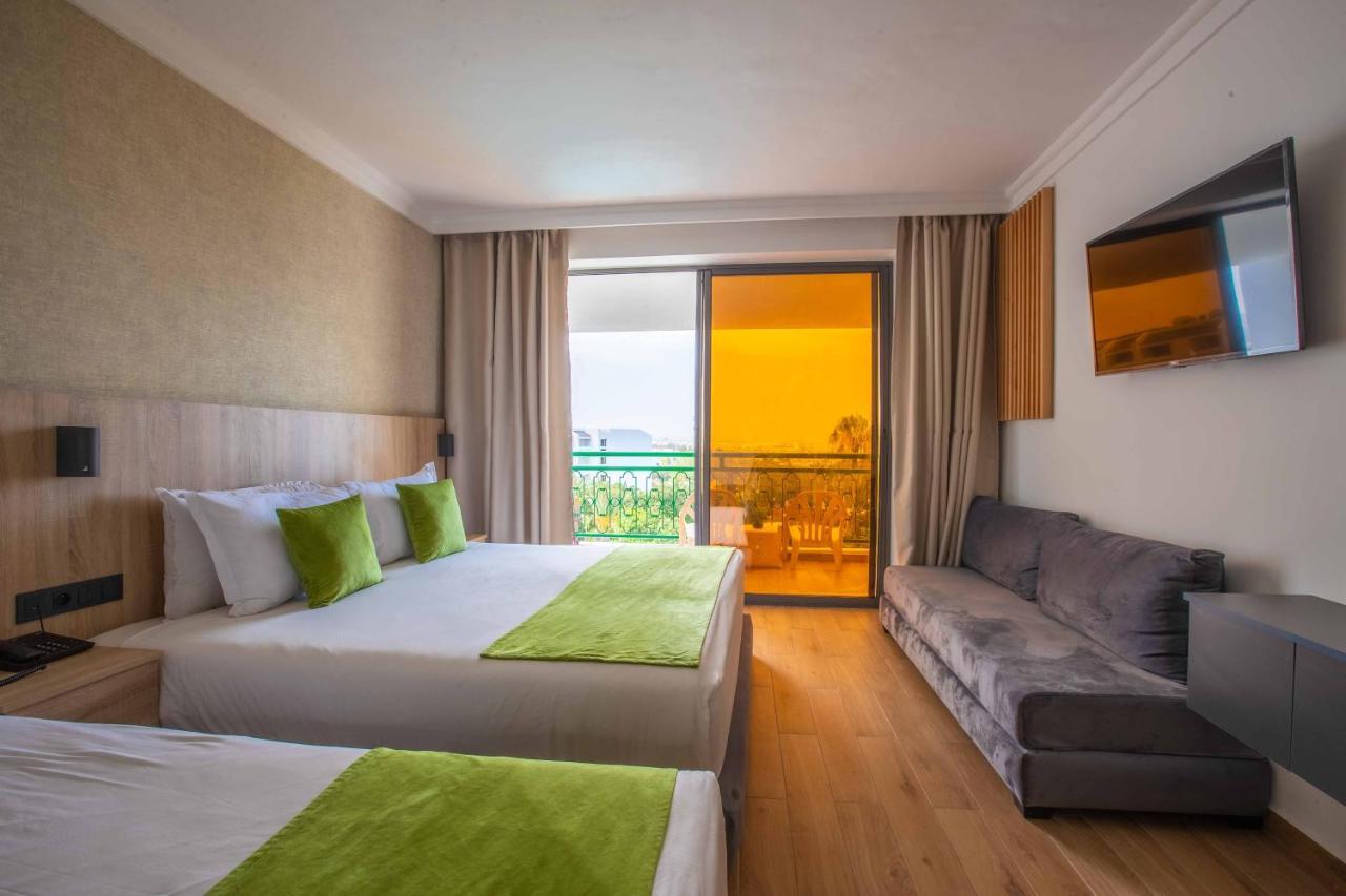 Camera Familiare con Vista Mare