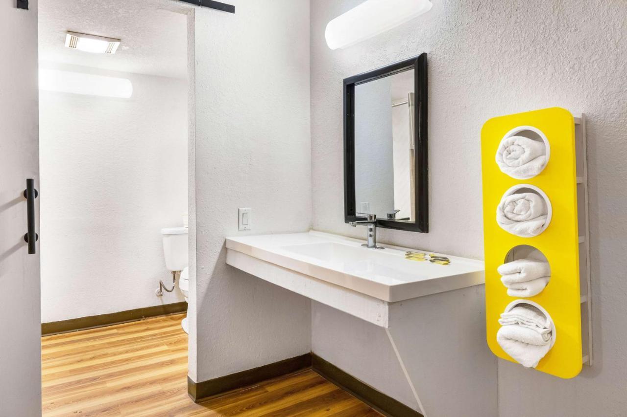 Queen Room with Two Queen Beds - Non-Smoking,1115032167:JPEG