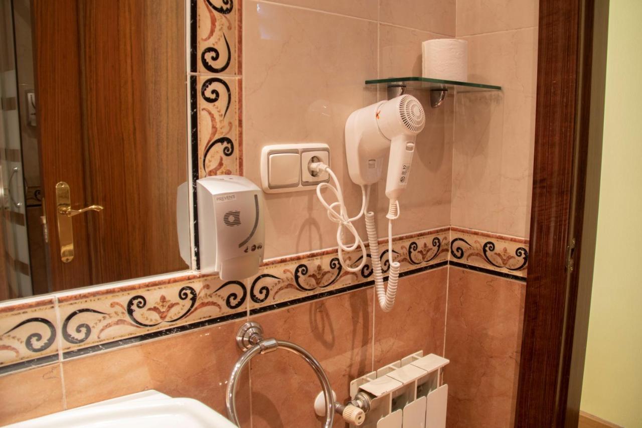 Budget Double or Twin Room,1214653321:JPEG