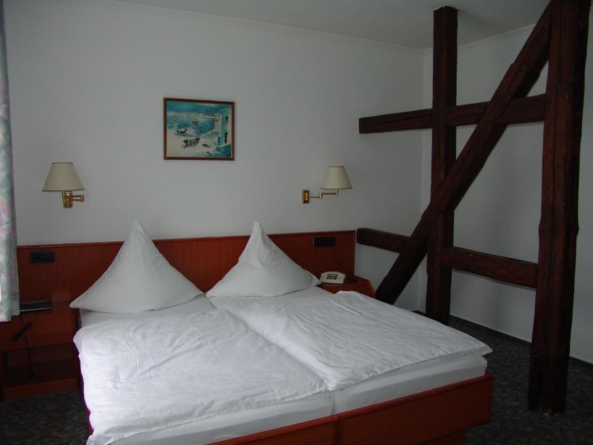 Doppel-/Zweibettzimmer mit eigenem Bad
