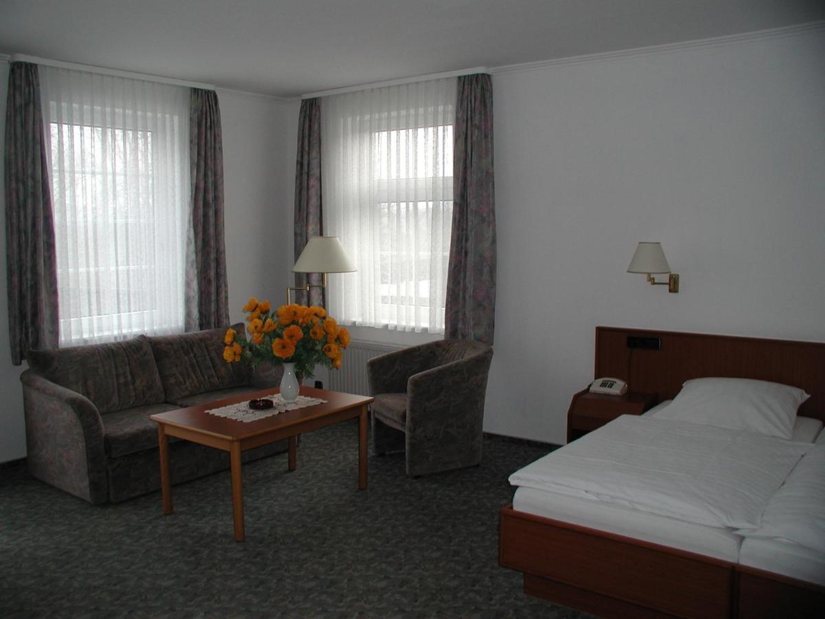 Großes Doppel-/Zweibettzimmer