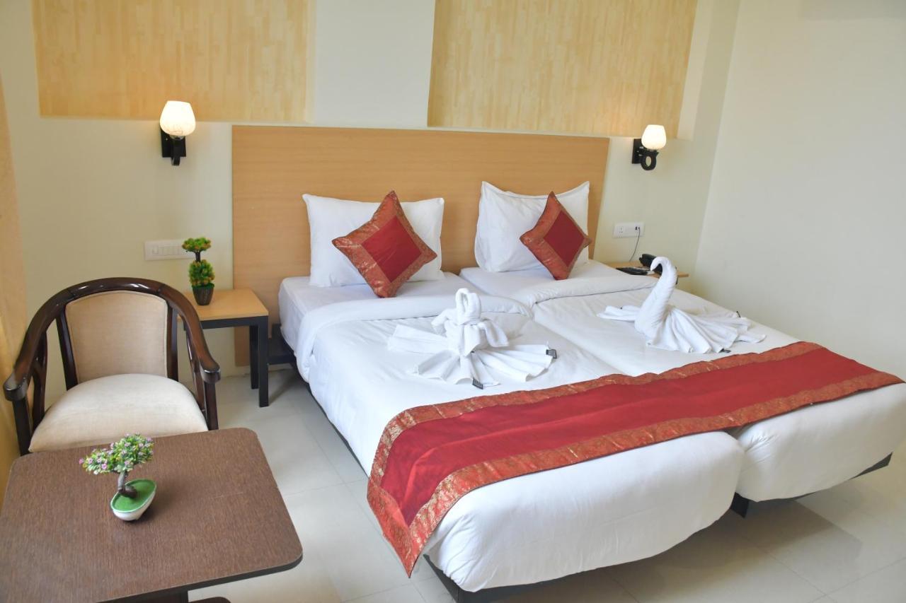 Deluxe King Room with 10% off on F&B & Laundry,1134555343:JPEG