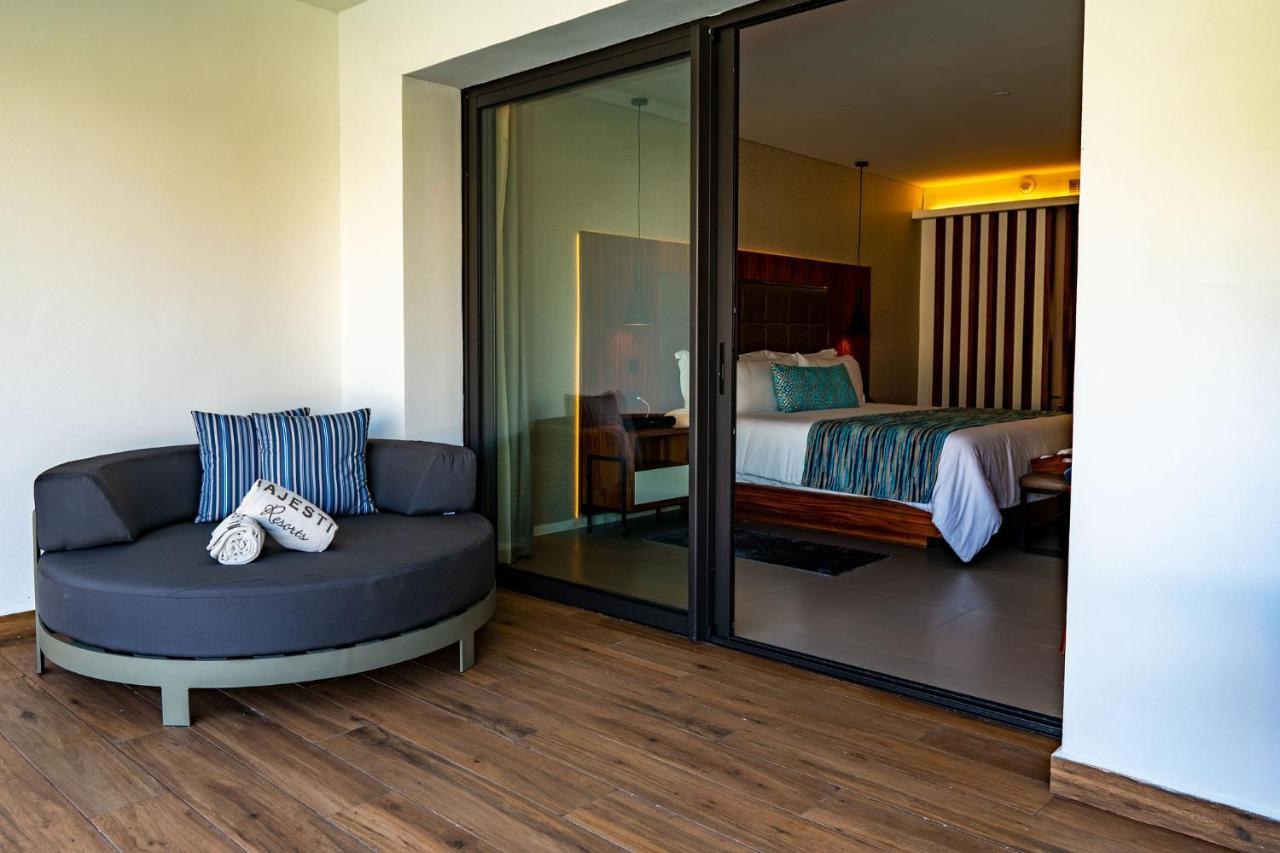 Elegance Club Suite met Directe Toegang tot het Zwembad en Bubbelbad in de Openlucht (Alleen voor Volwassenen 18+) - Gratis WiFi