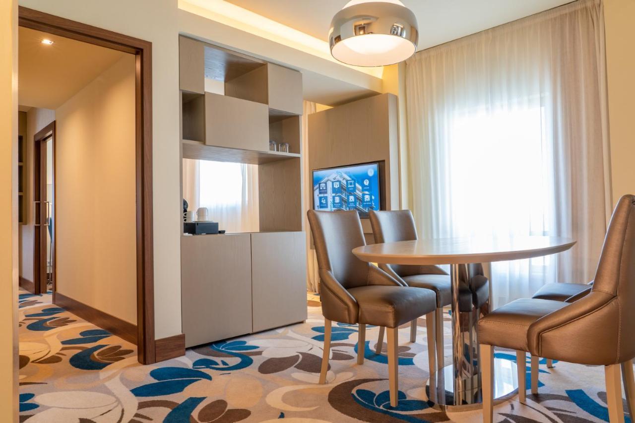 Suite,1186346263:JPEG