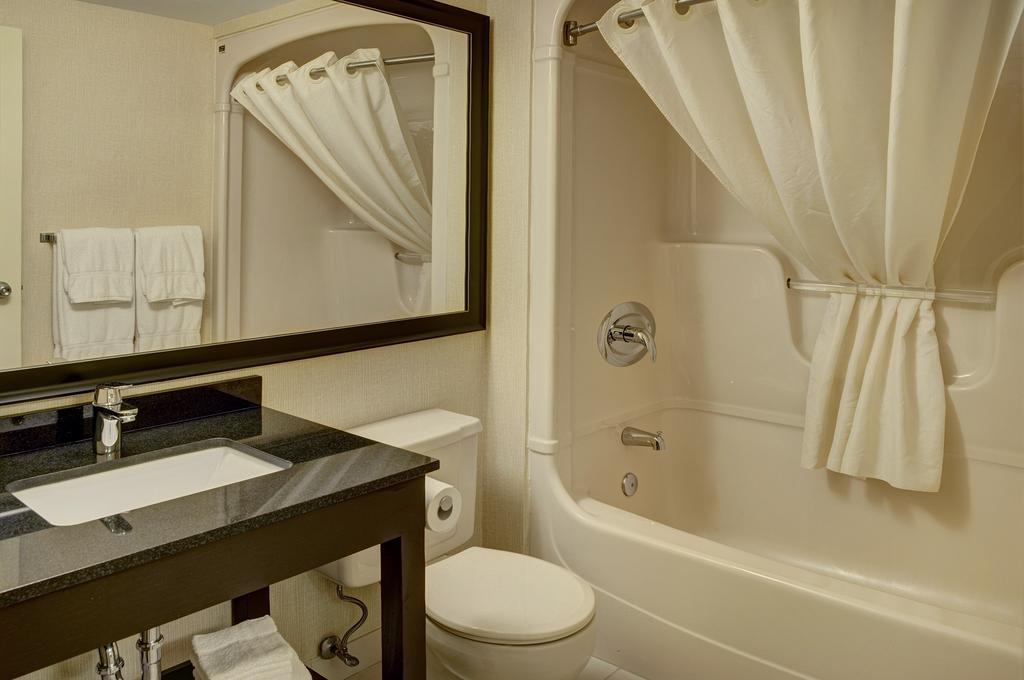 Queen Room - Non-Smoking