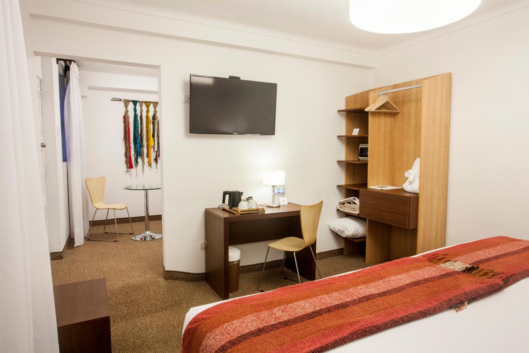 Suite,1213712476:JPEG