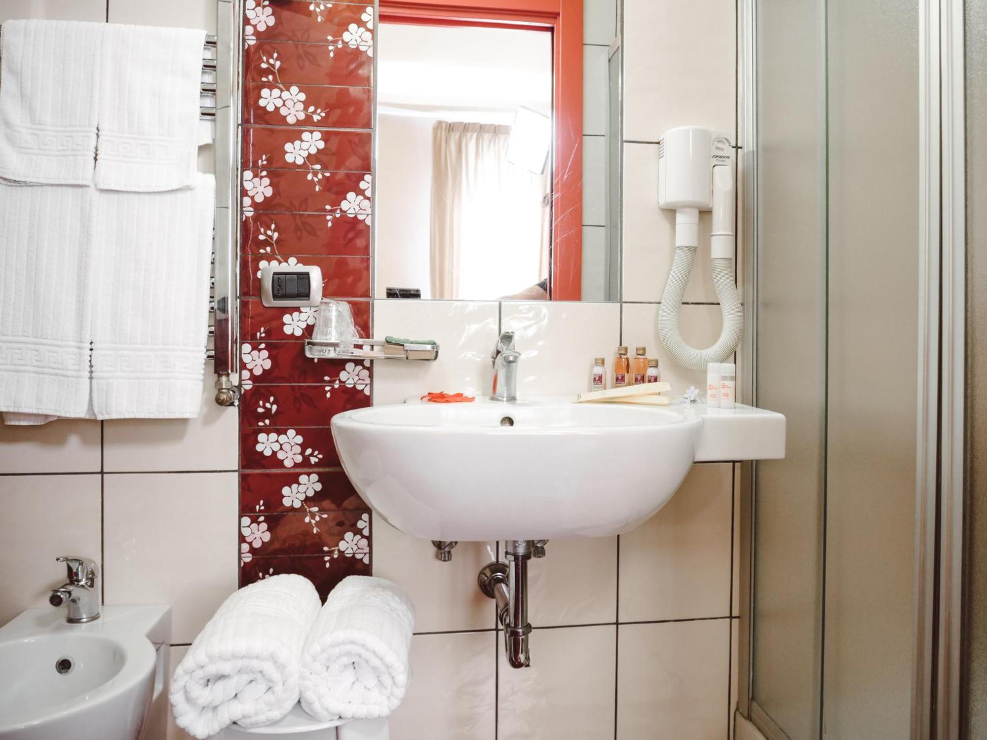 Triple Room,1216395040:JPEG