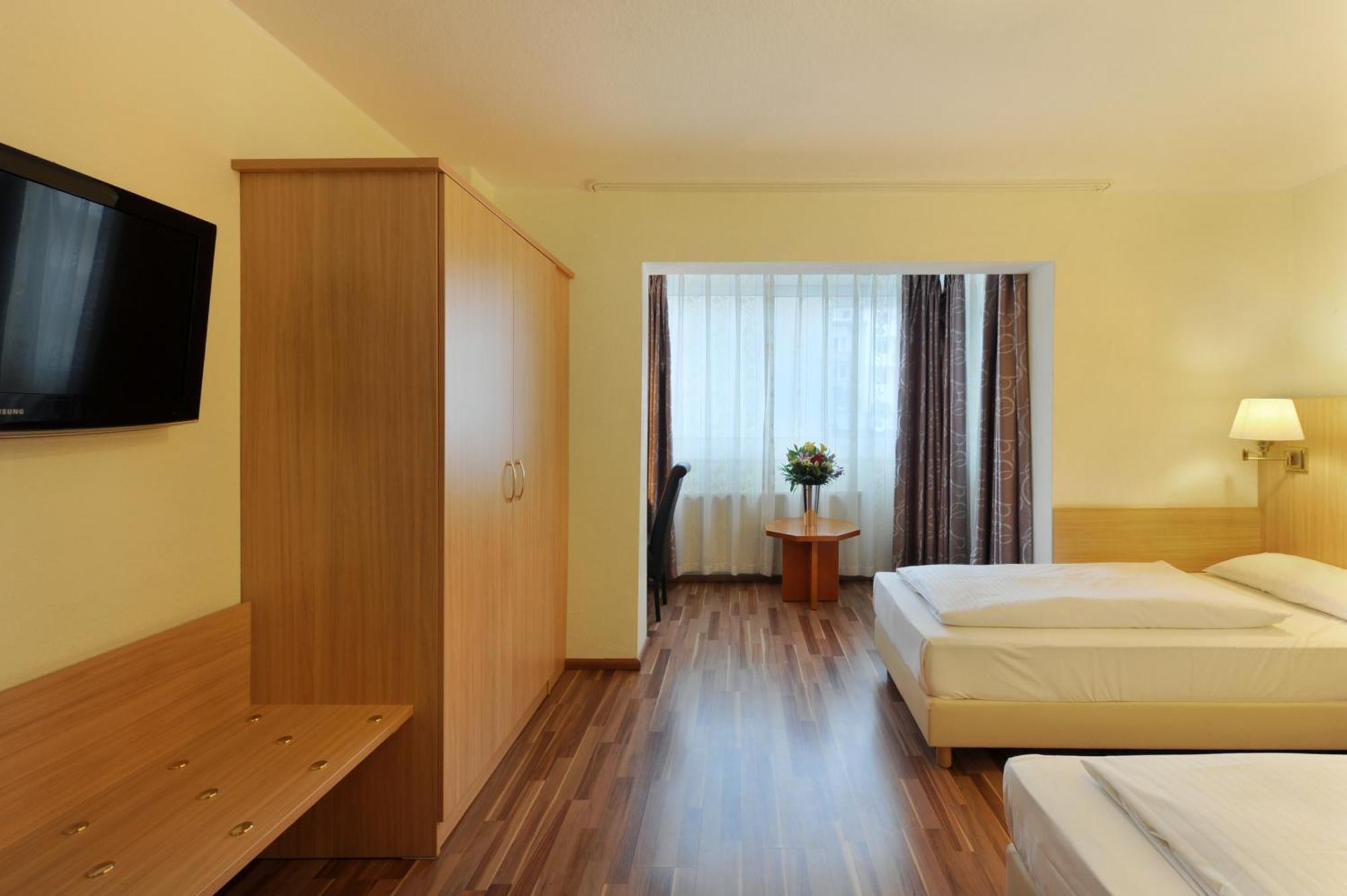 Doppel- oder Zweibettzimmer
