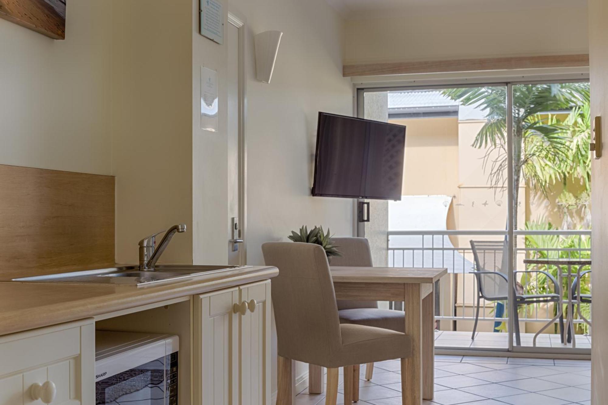 One-Bedroom Apartment with Balcony,1219834774:JPEG