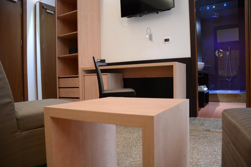 Superior Family Room,122100307:JPEG