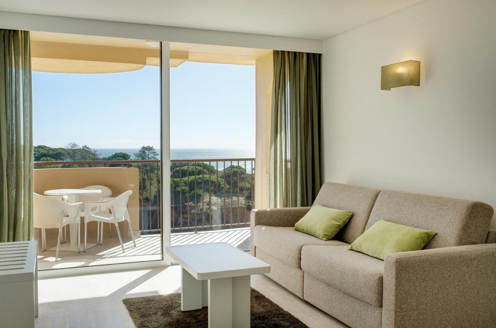 Deluxe One-Bedroom Apartment Sea View