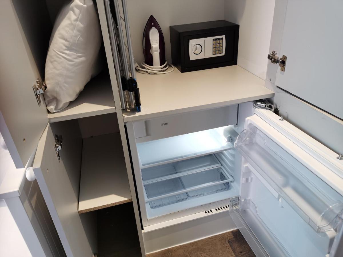Single Room Private Bathroom