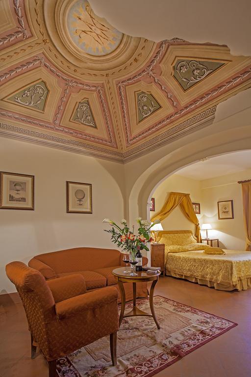 Suite,392822850:JPEG