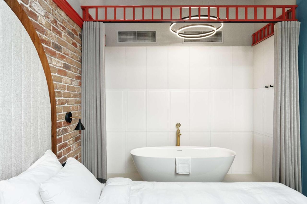 Granary Island Suite with River View
