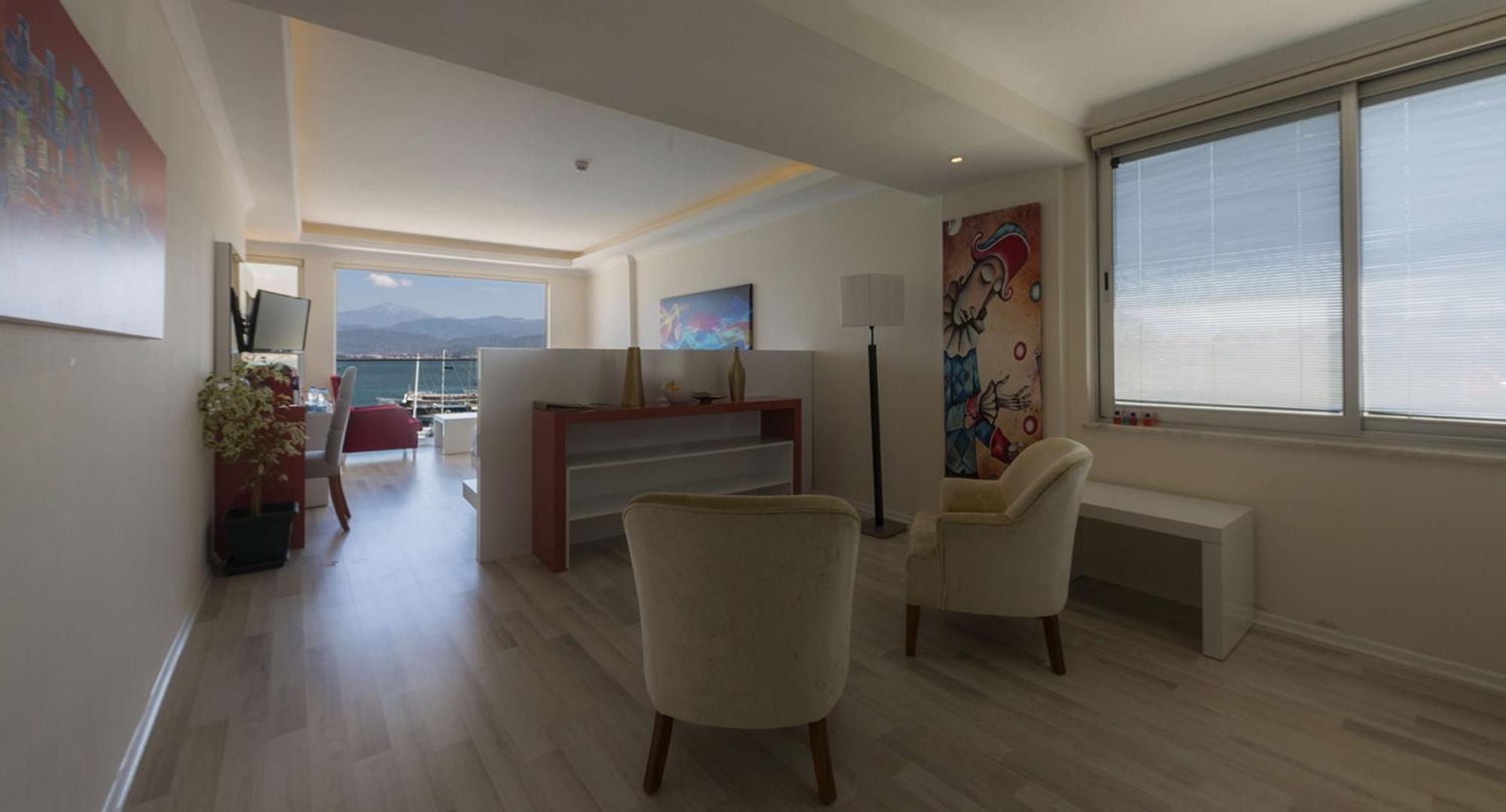Deluxe Suite Spa Bath