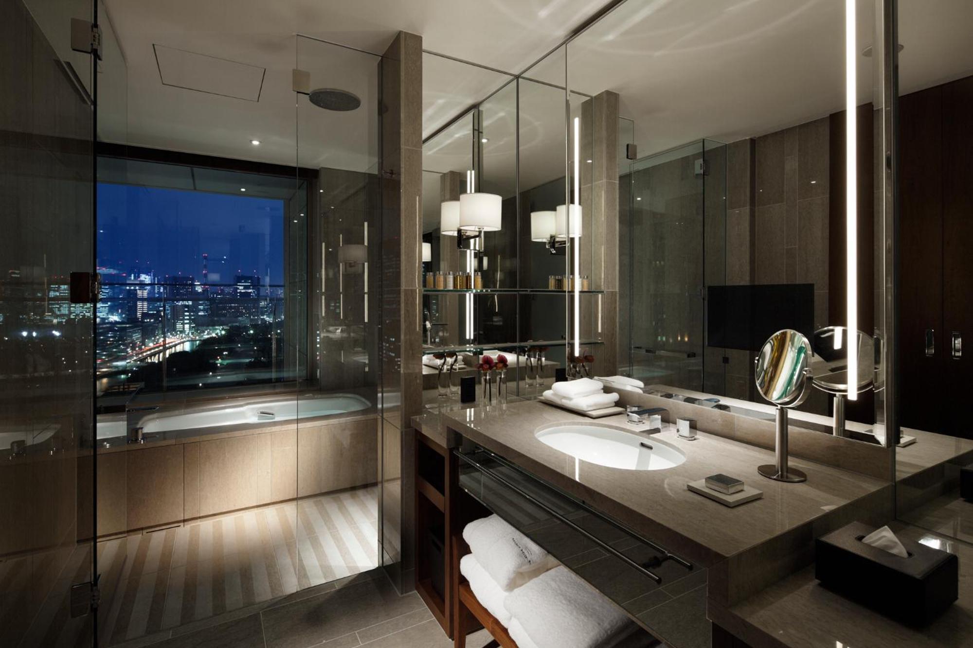 Grand Deluxe King Room Balcony