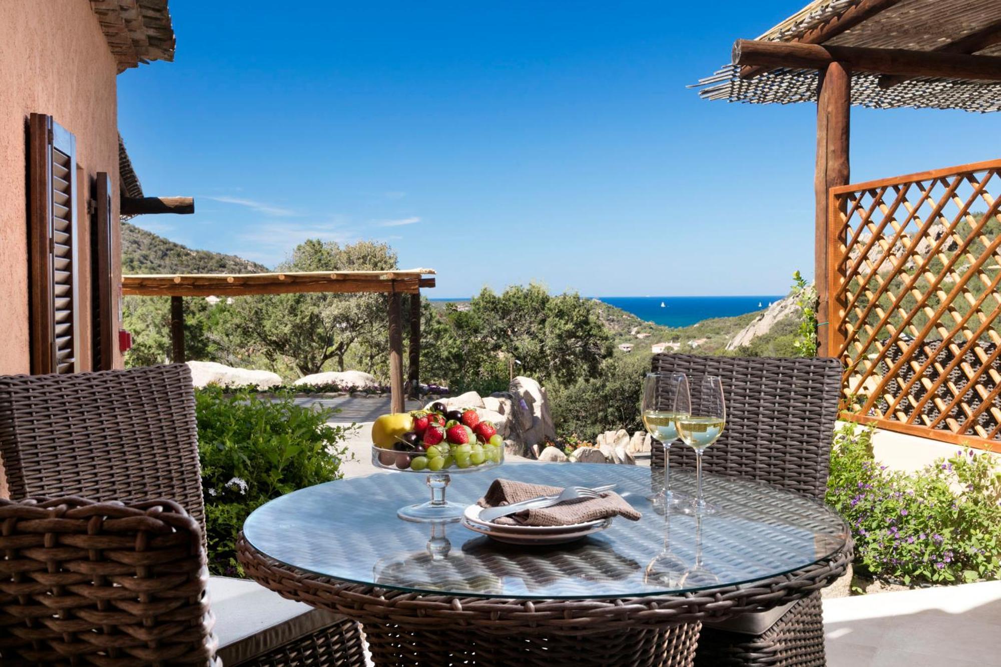 Deluxe Suite with Kitchenette with Pool View,1446708010:JPEG