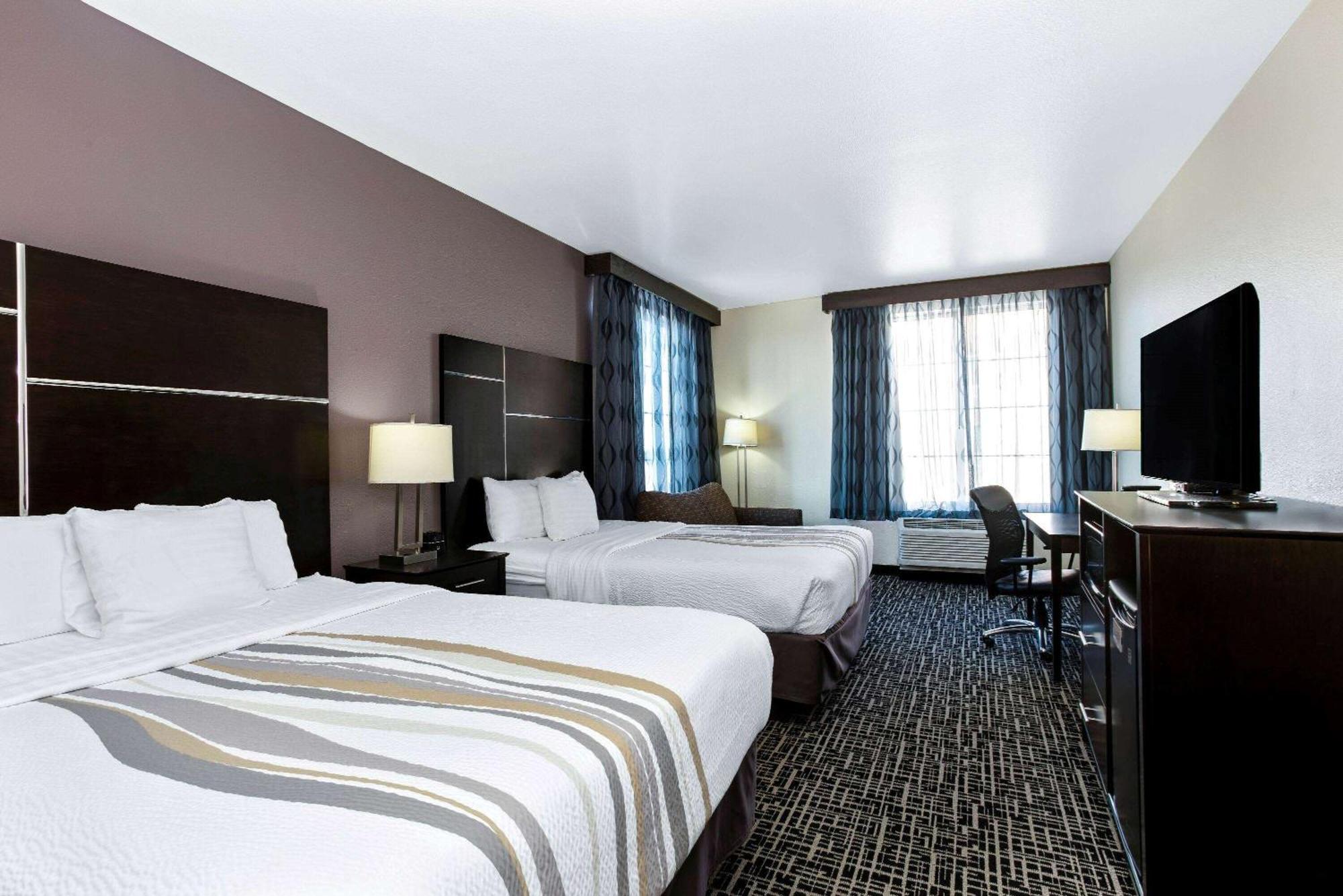 Deluxe Queen Room with Two Queen Beds - Non-Smoking,1280330110:JPEG