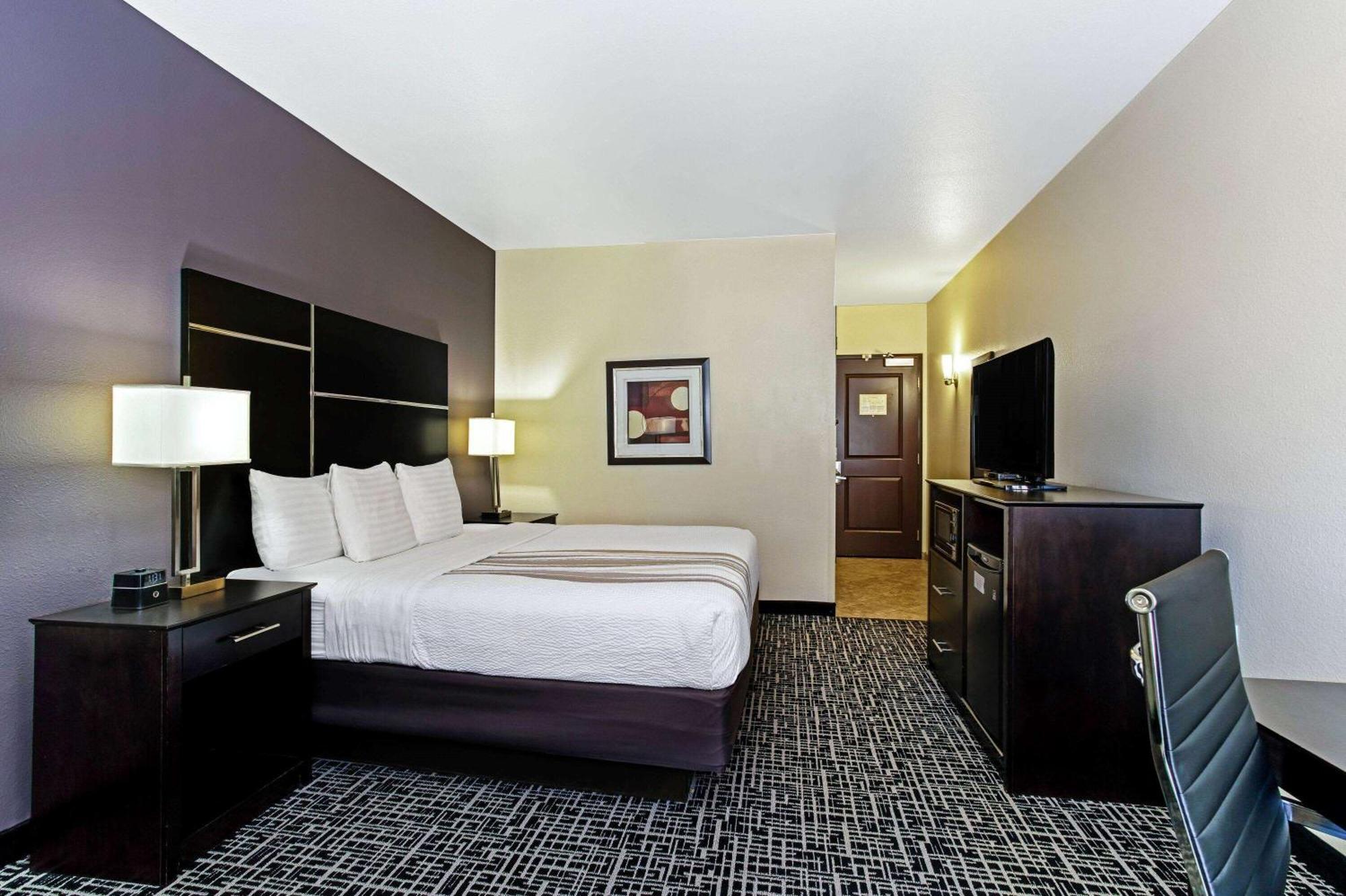 Deluxe King Room,1280330110:JPEG