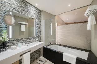 Guest Room – King Bed