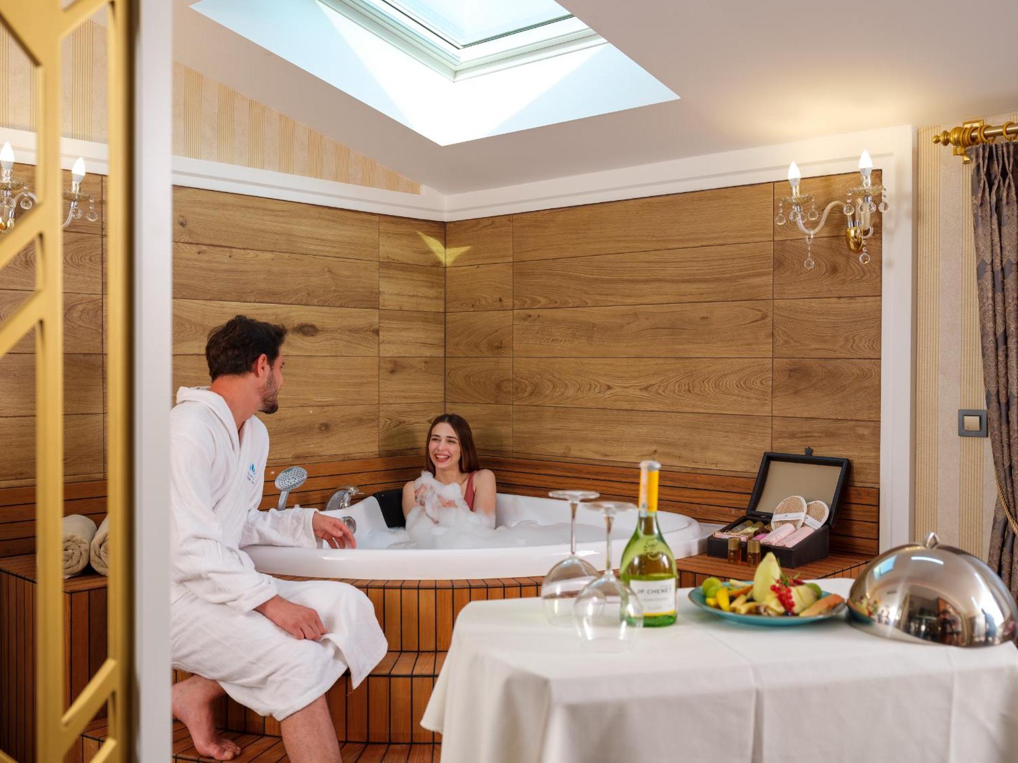 Jacuzzi Suite