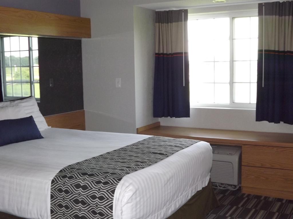 1 Queen Bed, Mobility Accessible Studio Suite, Non-Smoking,1281391876:JPEG