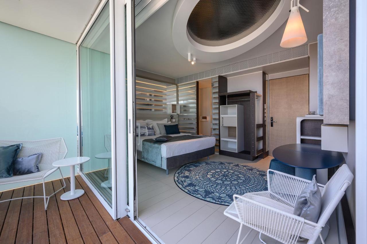 Port Deluxe Room Balcony