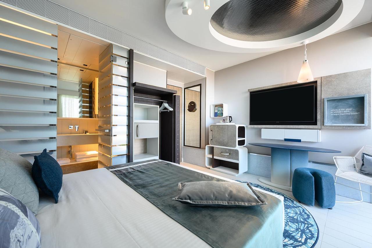 Port Deluxe Room Balcony