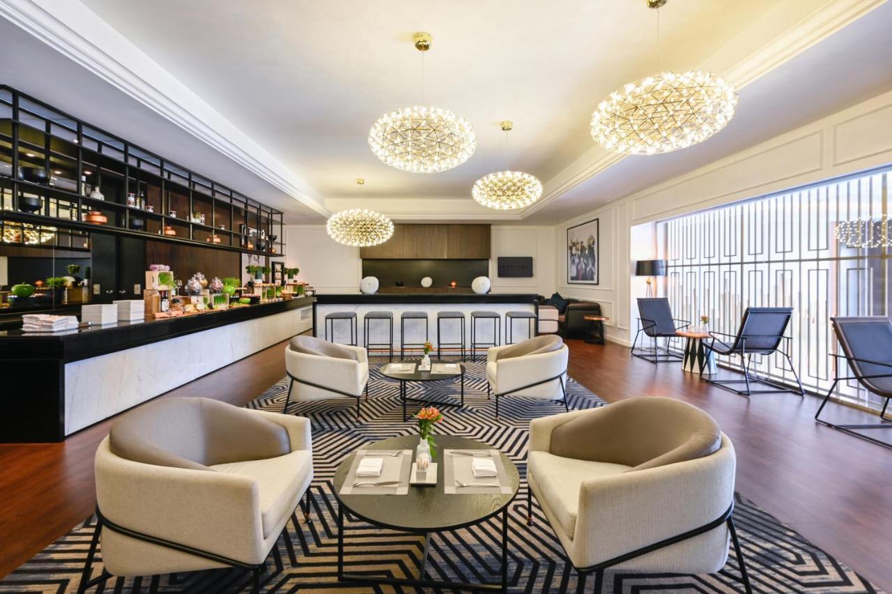 Luxury King Club Room with Partial Sea View - Club Access,1323493633:JPEG