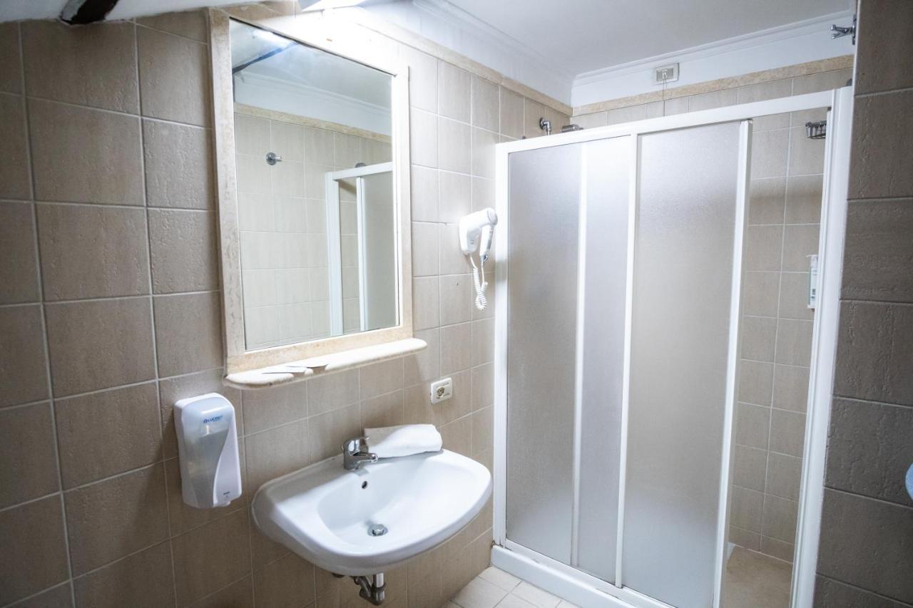 Large Double Room,1333024040:JPEG