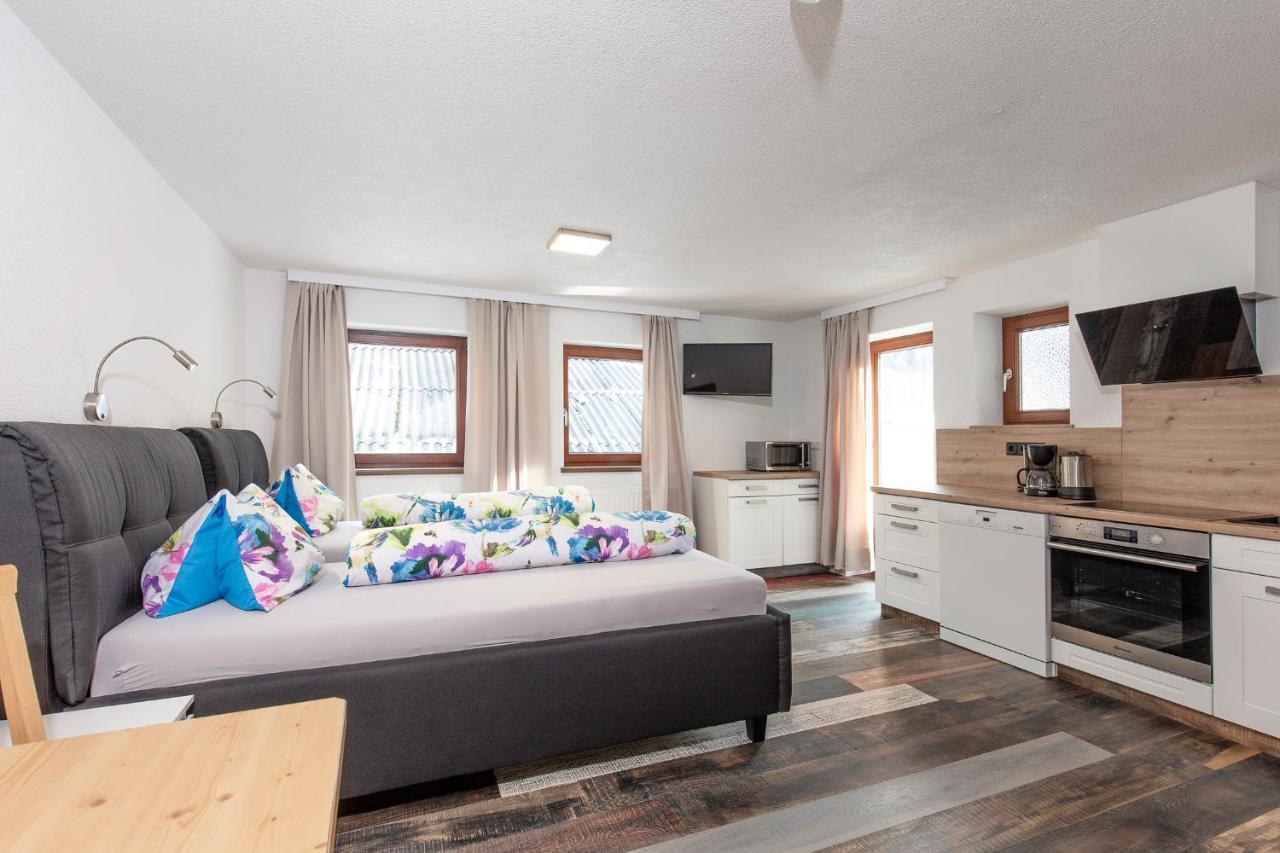 One-Bedroom Apartment,1335472016:JPEG