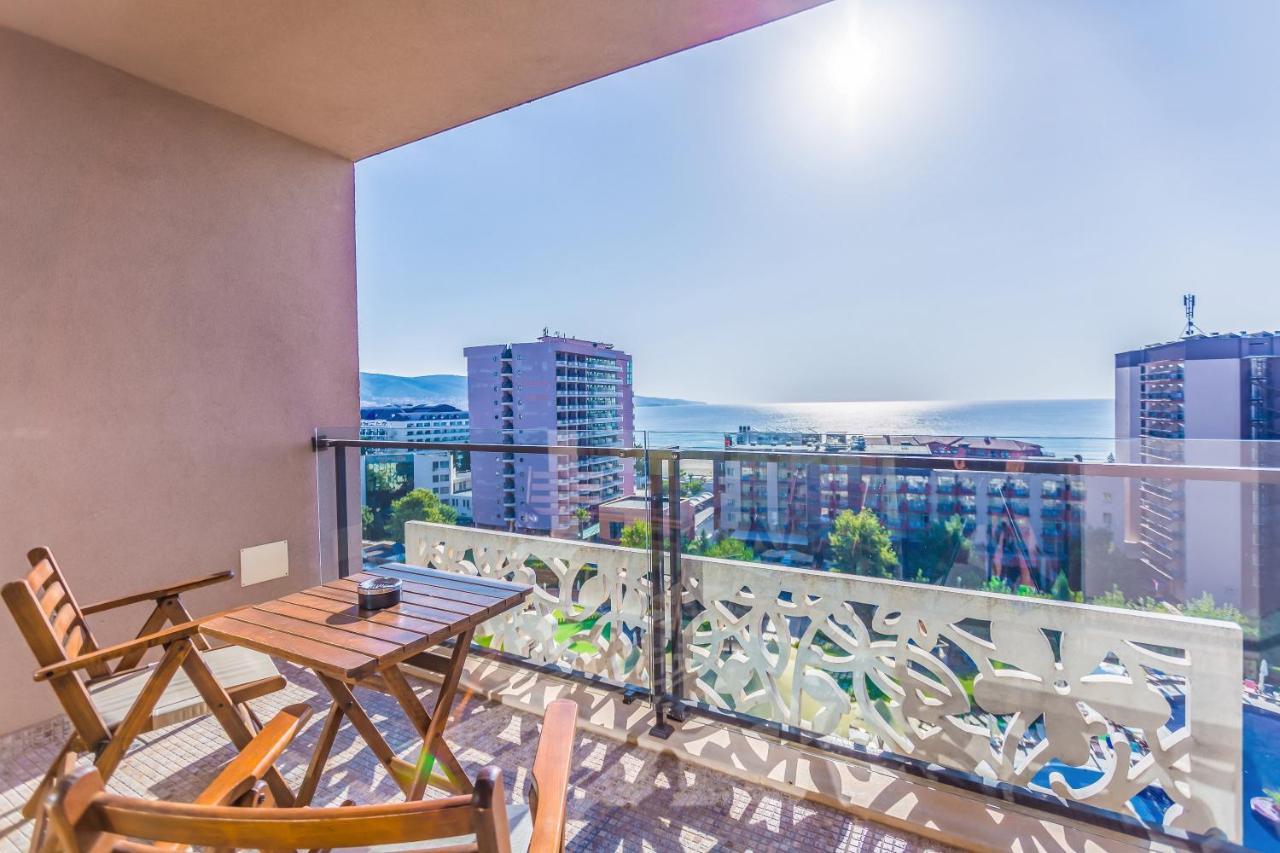 Deluxe Double Room Sea View (2 Adults + 2 Children)