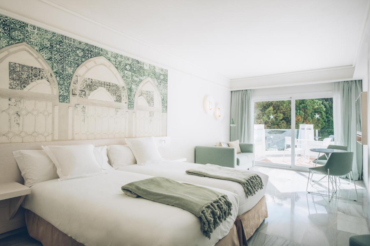 Quarto Duplo com Vista da Piscina