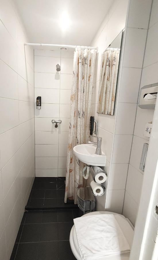Small Twin Room,1414950801:JPEG