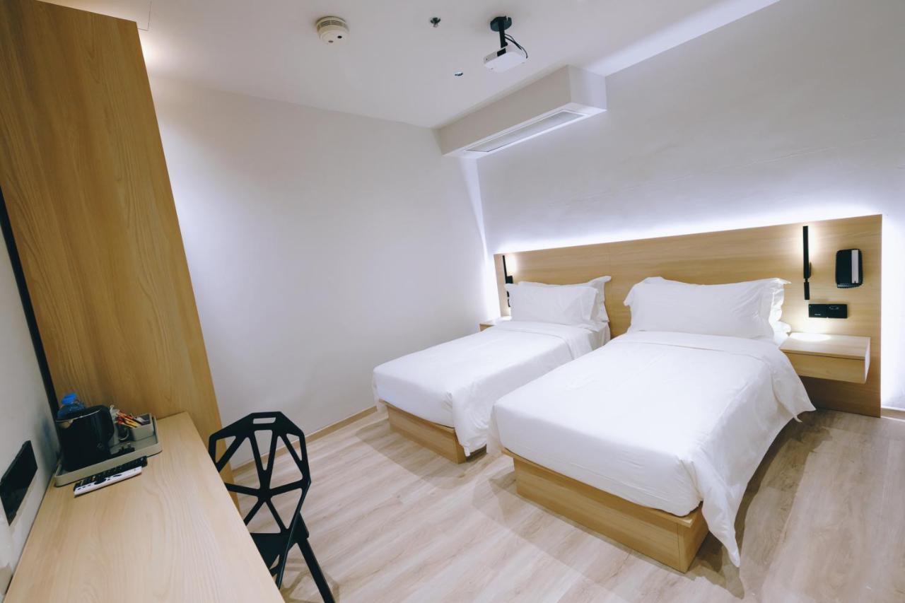 Superior Twin Room No Window Basement