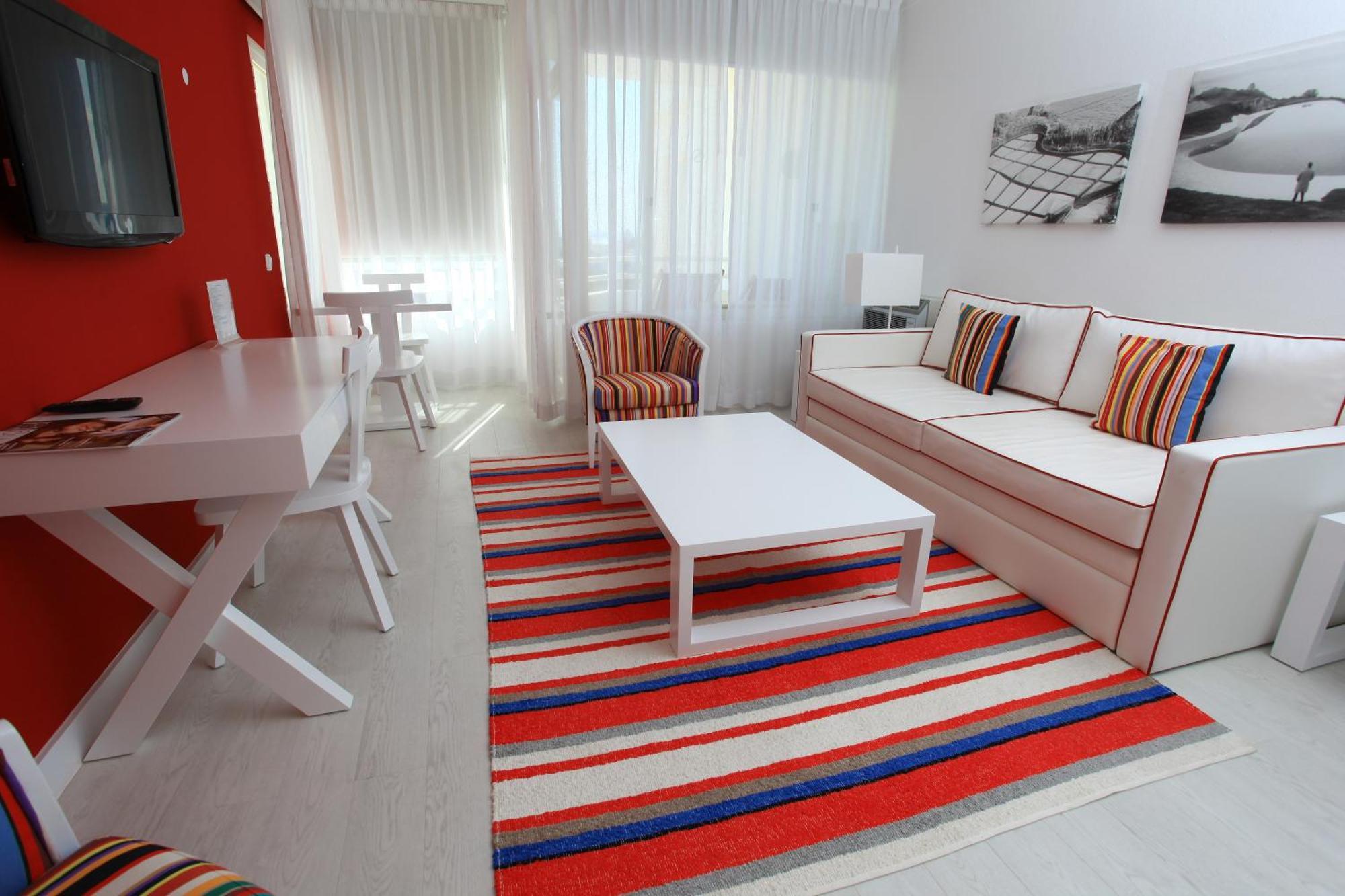 One-Bedroom Apartment with Pool View,1433301007:JPEG