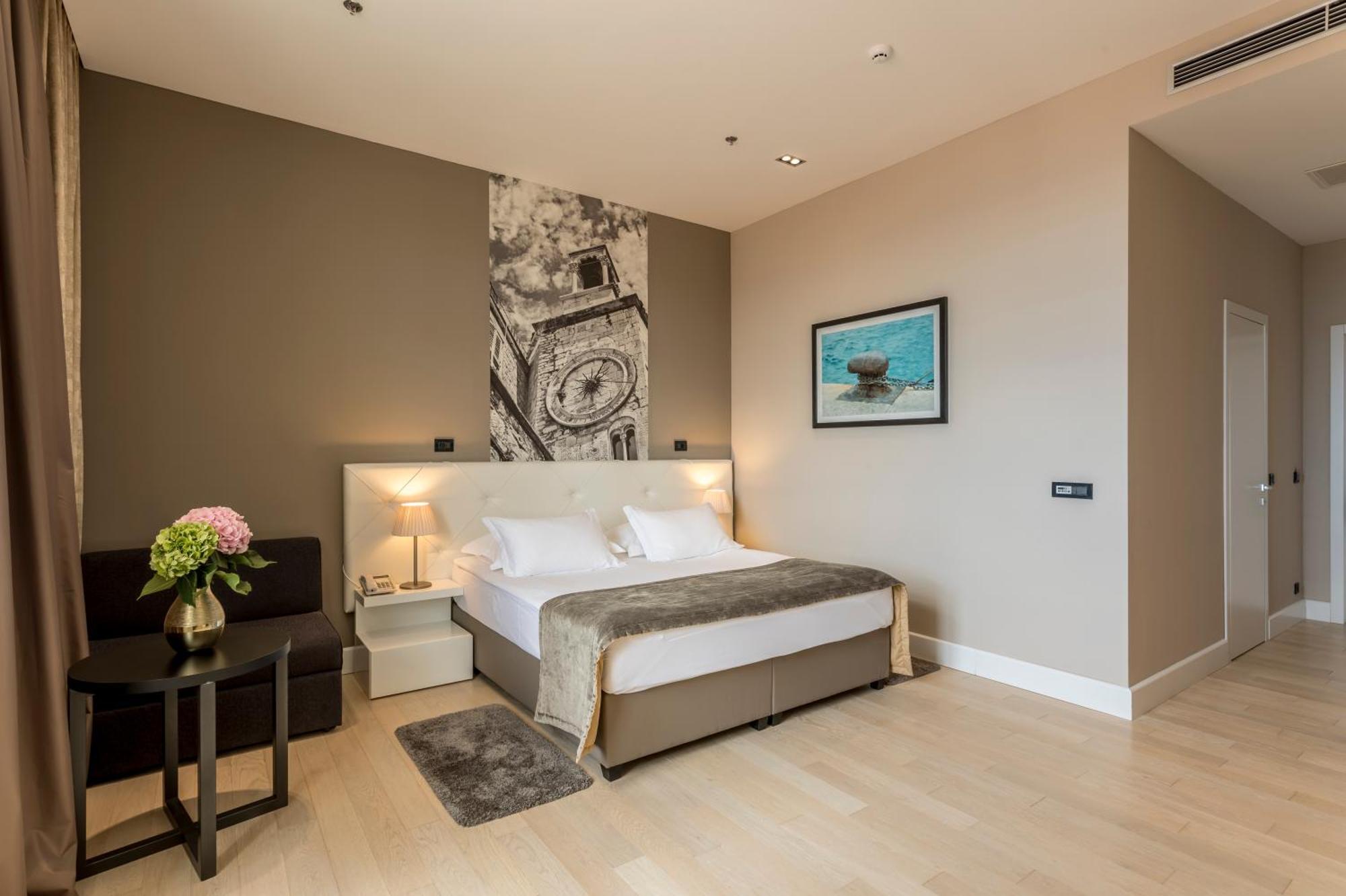Deluxe King Room City View Spa Access
