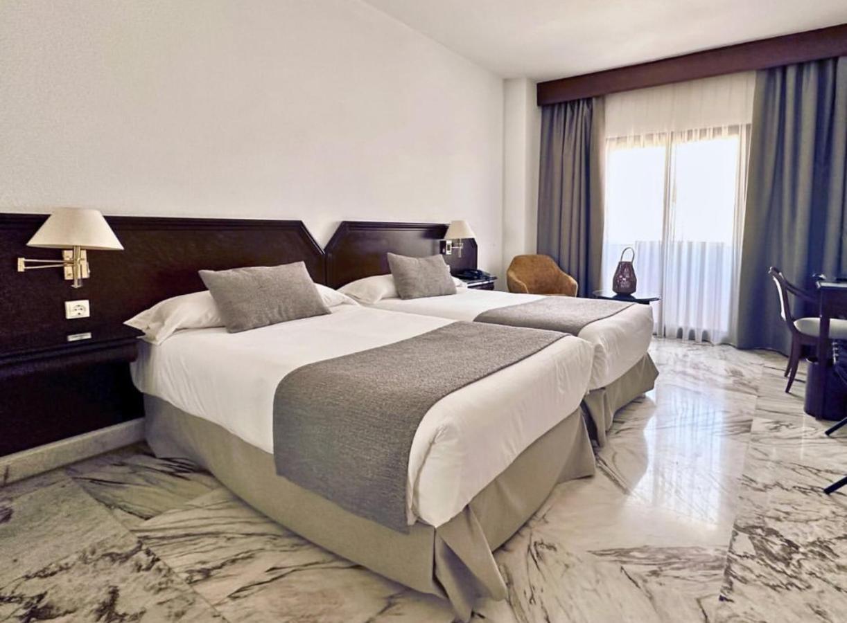 Twin Room,1399039892:JPEG