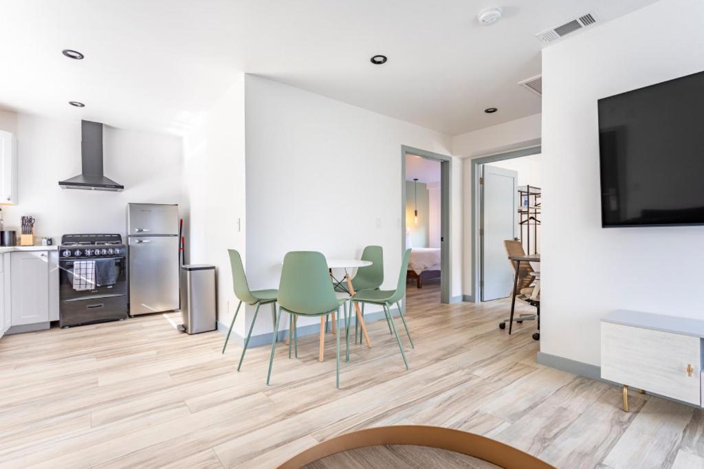 Two-Bedroom Apartment,1500052975:JPEG
