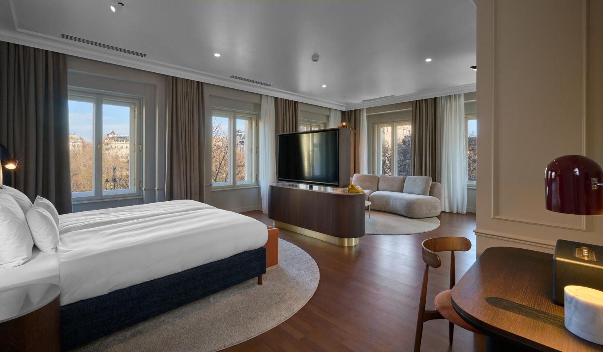 One-Bedroom Suite City View