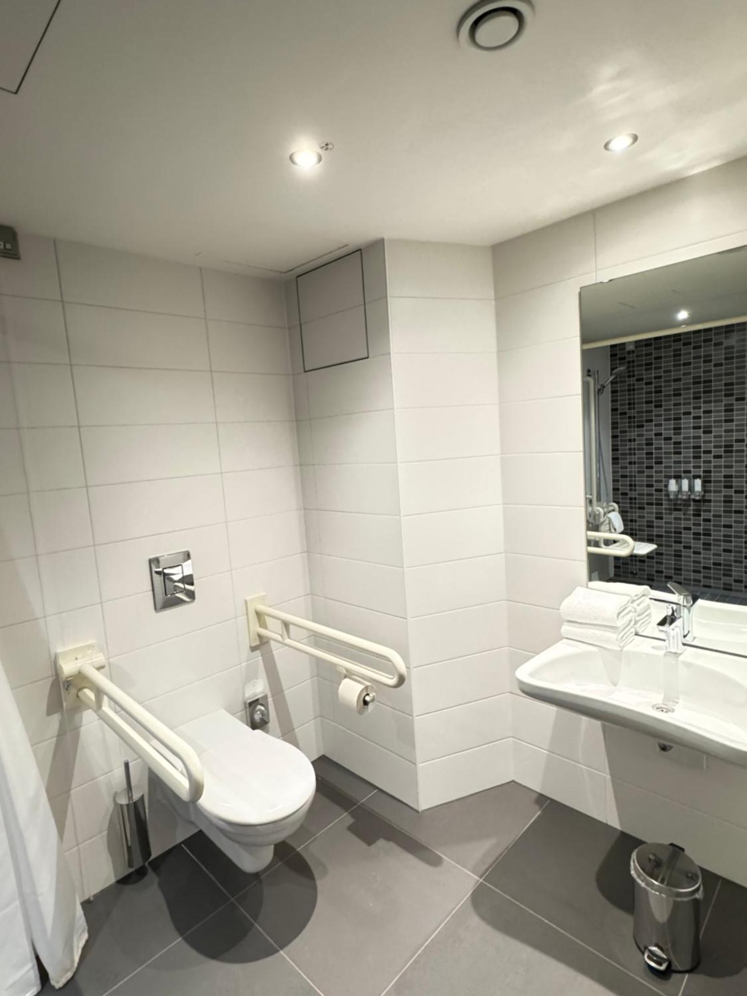 Queen Room Accessible