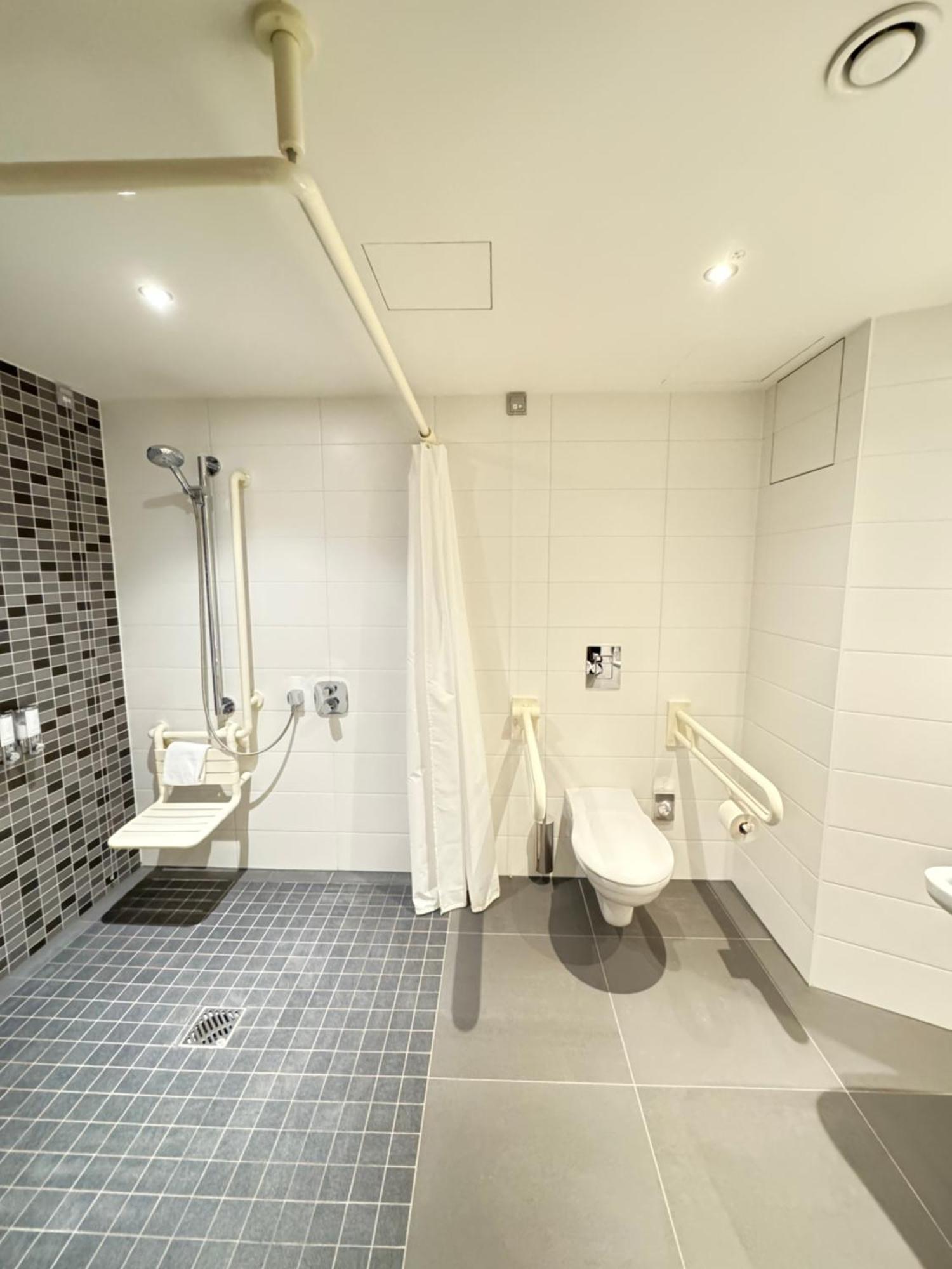 Queen Room Accessible