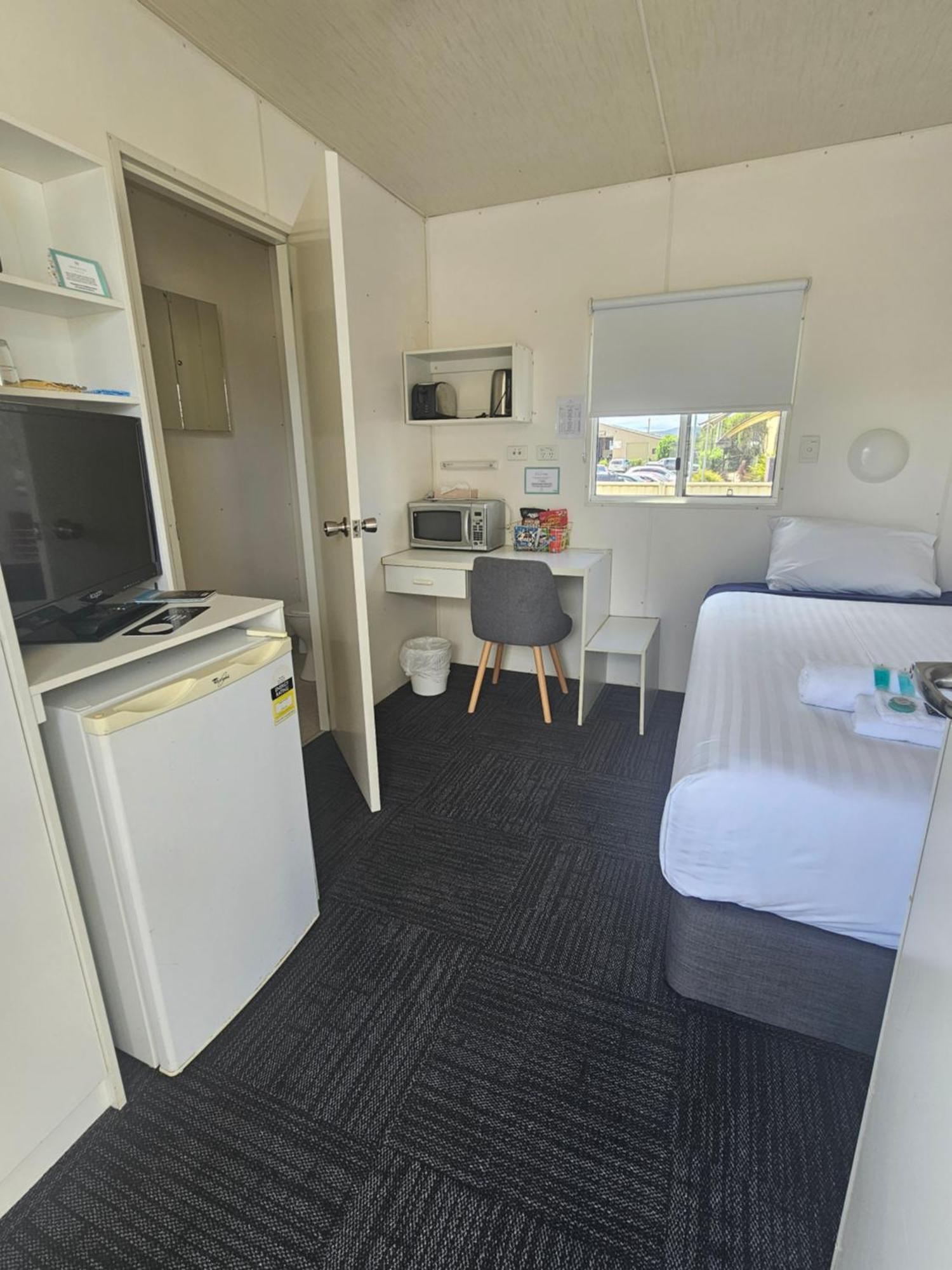 Single Room with Private Bathroom,1524473716:JPEG