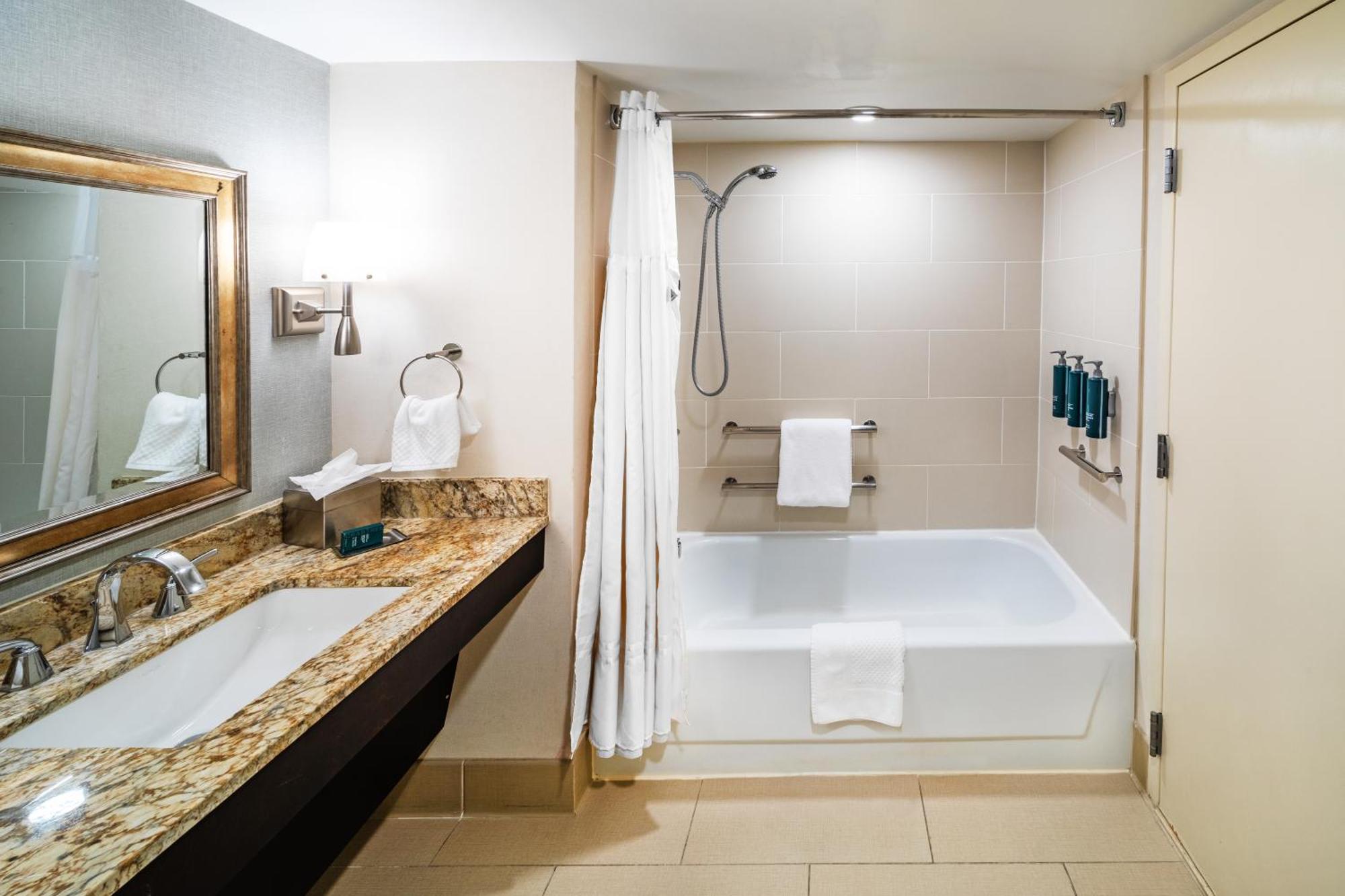 King Room with Bath Tub - Mobility Accessible,1629393393:JPEG